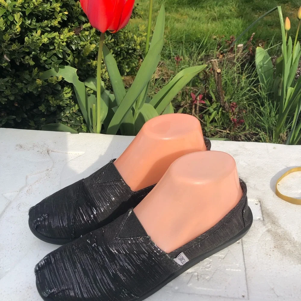 TOMS brand Girl’s black sparkle slip-on shoes Size Y4.5